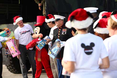 wdw_volunteers_001_a © Copyright Disney